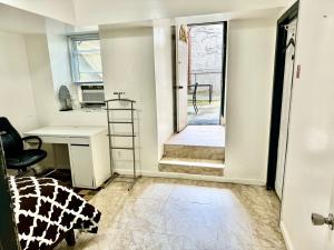 Fotografie z fotogalerie ubytování Completely Private 2 BR Apt with Backyard in LIC !!! v destinaci Long Island City