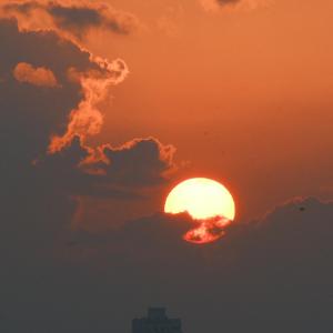 Alba o tramonto visti dall'interno dell'affittacamere o dai dintorni