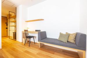 Area tempat duduk di Dash Living Gojo