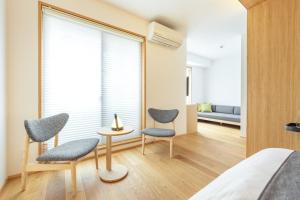Area tempat duduk di Dash Living Gojo