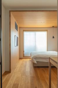 Tempat tidur dalam kamar di Dash Living Gojo