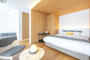 Postel nebo postele na pokoji v ubytování Dash Living Gojo + 37 fotografií