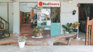 Vstupní hala nebo recepce v ubytování RedDoorz at Bunakidz Lodge El Nido Palawan