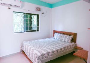 En eller flere senge i et værelse på Kumbaya Beachside Hostel & Apartments at Arambol Beach