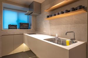 Dapur atau dapur kecil di Dash Living Gojo