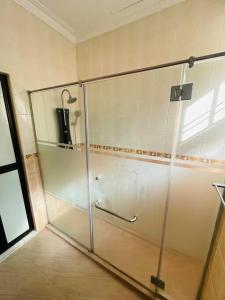 Koupelna v ubytování Indahpura kulai #KTV#15PAX#BBQ#MaHJONG#2MIN,AEON,JPO