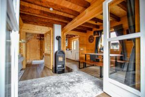 Postel nebo postele na pokoji v ubytování Gemütliches Holzhaus in Gamlitz + 6 fotografií