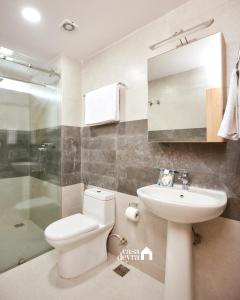 Un baño de WD PLACE By Casa Deyra 65 fotos más