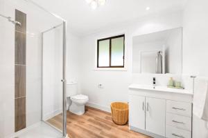 Ένα μπάνιο στο Kelly Creek Farm - Tolmie - Sleeps 10 +15 φωτογραφίες