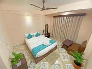 Una cama o camas en una habitación de Hotel Resunga Arjun