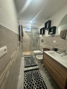 Bilik mandi di Marconi House +12 gambar