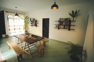 Posezení v ubytování Island Diaries Hostel