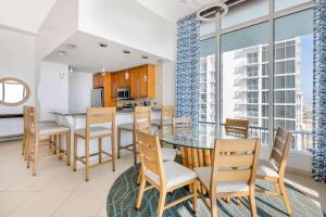 a kitchen and dining room with a table and chairs at Hilton Vacation Club Daytona Beach Regency in Daytona Beach