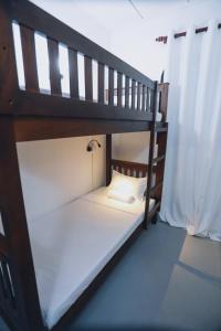Postel nebo postele na pokoji v ubytování Island Diaries Hostel