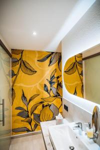 Koupelna v ubytování Hotel Ederstrand + 37 fotografií