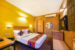 Katil atau katil-katil dalam bilik di Fabhotel Old Meple Leaf- Golf Course Road & Sector 27