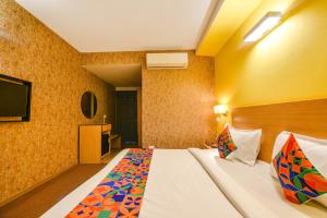 Katil atau katil-katil dalam bilik di Fabhotel Old Meple Leaf- Golf Course Road & Sector 27