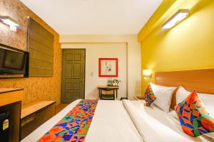 Katil atau katil-katil dalam bilik di Fabhotel Old Meple Leaf- Golf Course Road & Sector 27