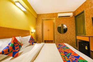 Katil atau katil-katil dalam bilik di Fabhotel Old Meple Leaf- Golf Course Road & Sector 27