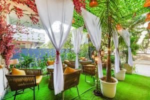 Taman di luar Fabhotel Old Meple Leaf- Golf Course Road & Sector 27