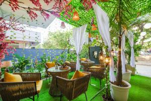 Taman di luar Fabhotel Old Meple Leaf- Golf Course Road & Sector 27