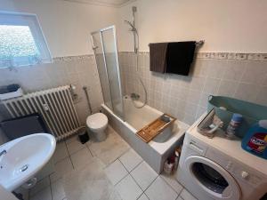 a bathroom with a sink and a toilet and a shower at Ferienwohnung Mendig in Mendig
