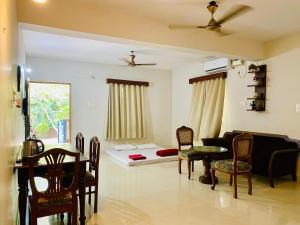 Nasya Beachside Cottages的休息区