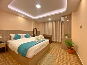 Una cama o camas en una habitación de Hotel Resunga Arjun