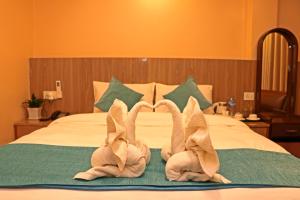 Una cama o camas en una habitación de Hotel Resunga Arjun