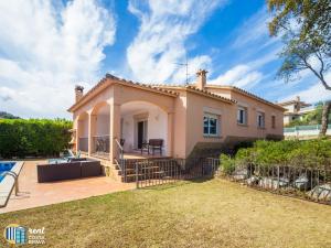 Το κτήριο όπου στεγάζεται  η παραθεριστική κατοικία