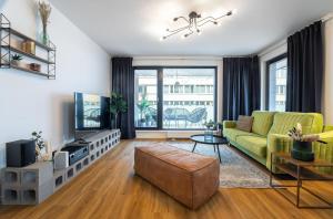 TV a/nebo společenská místnost v ubytování Apartment Invalidovna with FREE parking + 24 fotografií