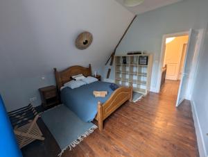 a bedroom with a bed and a book shelf at Au Bonheur des Voyageurs, 30' de Paris in Villennes-sur-Seine +16 photos