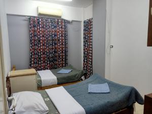 Un pat sau paturi într-o cameră la david hostel