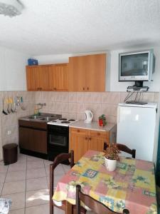Kuchyň nebo kuchyňský kout v ubytování Apartments Olgi