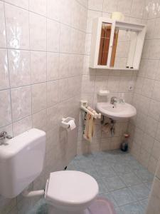 Koupelna v ubytování Apartments Olgi