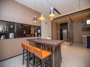 A cozinha ou kitchenette de Echarm Hotel Qingyuan Qingcheng Station Municipal Government Shop
