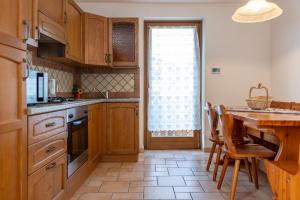 Η κουζίνα ή μικρή κουζίνα στο Villetta indipendente Bratto - con posto auto e WiFi +26 φωτογραφίες