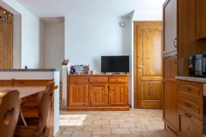 Η κουζίνα ή μικρή κουζίνα στο Villetta indipendente Bratto - con posto auto e WiFi