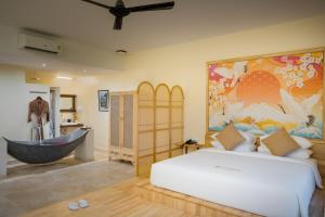 Postel nebo postele na pokoji v ubytování Komsan Kampot Resort