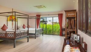 Postel nebo postele na pokoji v ubytování Komsan Kampot Resort