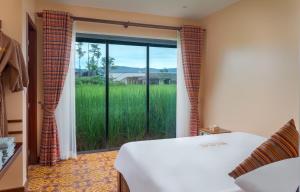 Postel nebo postele na pokoji v ubytování Komsan Kampot Resort