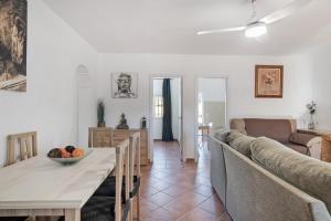 a kitchen and living room with a table and a couch at Casa Pilar in Ronda