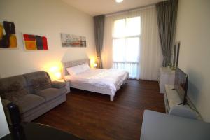 Fotografie z fotogalerie ubytování DRUVYA HOLIDAY HOMES, Bld DG089, Street No,4 Discovery Gardens, Close to The Gardens Metro 5 minutes walkable v Dubaji