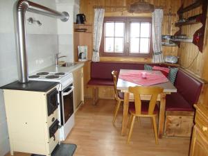 Küche/Küchenzeile in der Unterkunft Turner-Hütte