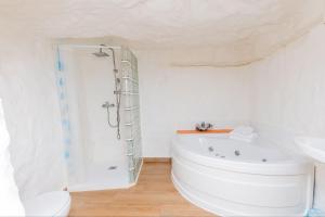 A bathroom at Casas Rurales Sagasta