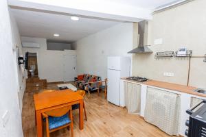 A kitchen or kitchenette at Casas Rurales Sagasta