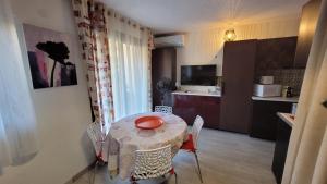 Kuchyň nebo kuchyňský kout v ubytování Le Laurier Rose