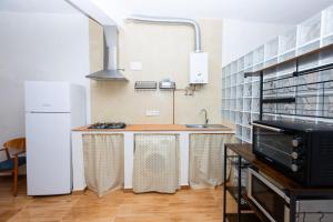 A kitchen or kitchenette at Casas Rurales Sagasta