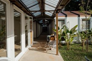 Ein Garten an der Unterkunft The Yard Hostel Chiang Mai