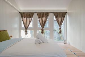 Ein Bett oder Betten in einem Zimmer der Unterkunft The Yard Hostel Chiang Mai